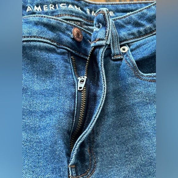 American Eagle Mom Jeans Size 4 regular Denim Destroyed Distressed medium blue - Picture 15 of 16